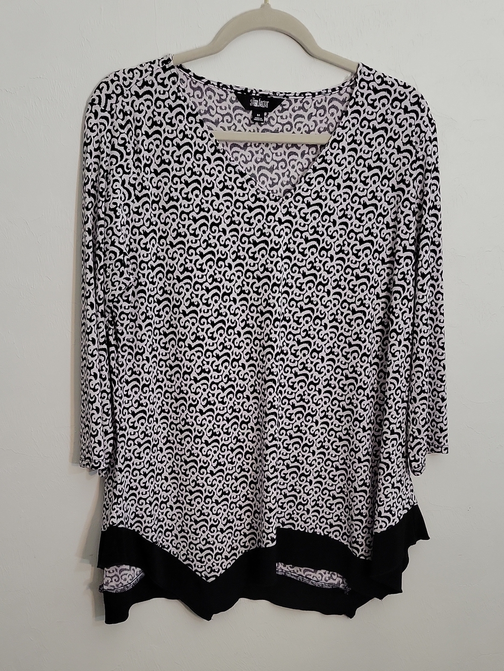 Investments Black and White Printed V-Neck Layered-Hem Tunic